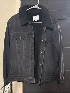 Women’s Black Sherpa-Lined Trucker Jacket